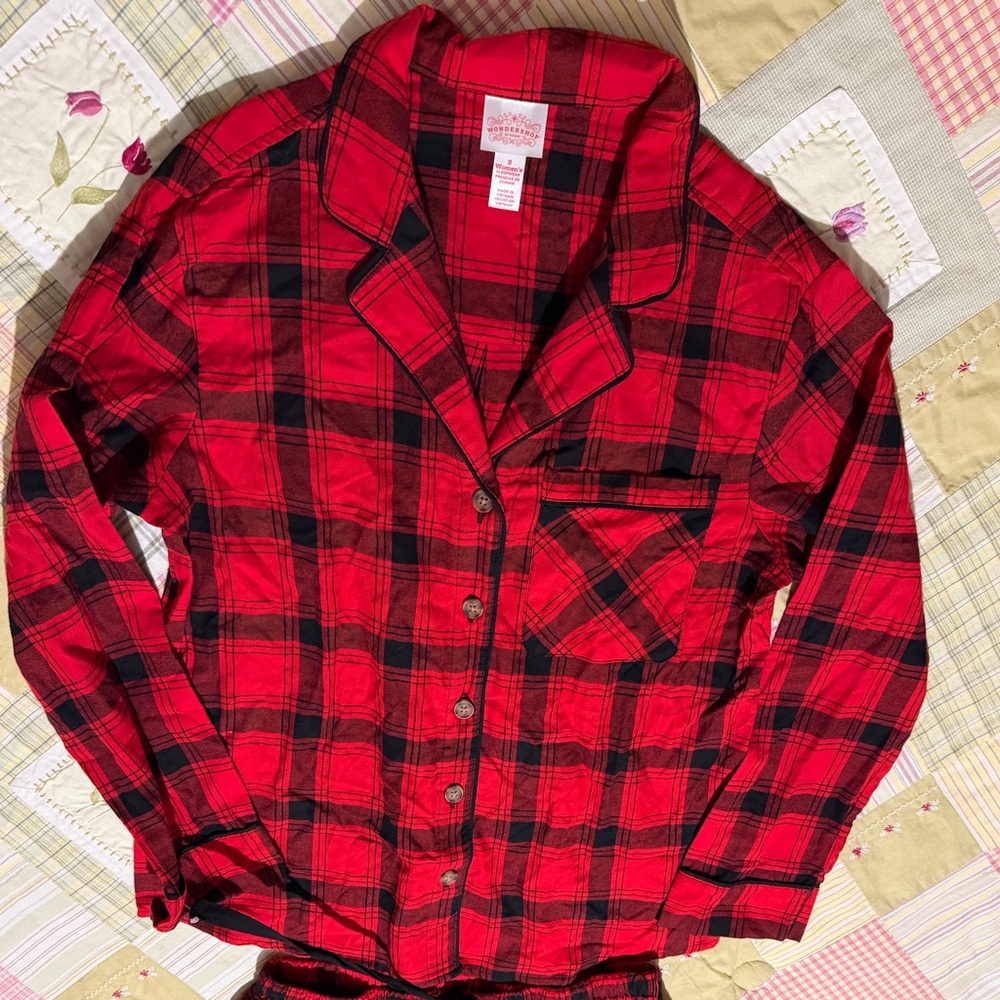 Ladies Size Small Red and Black Plaid‎ Pajama Set NEW